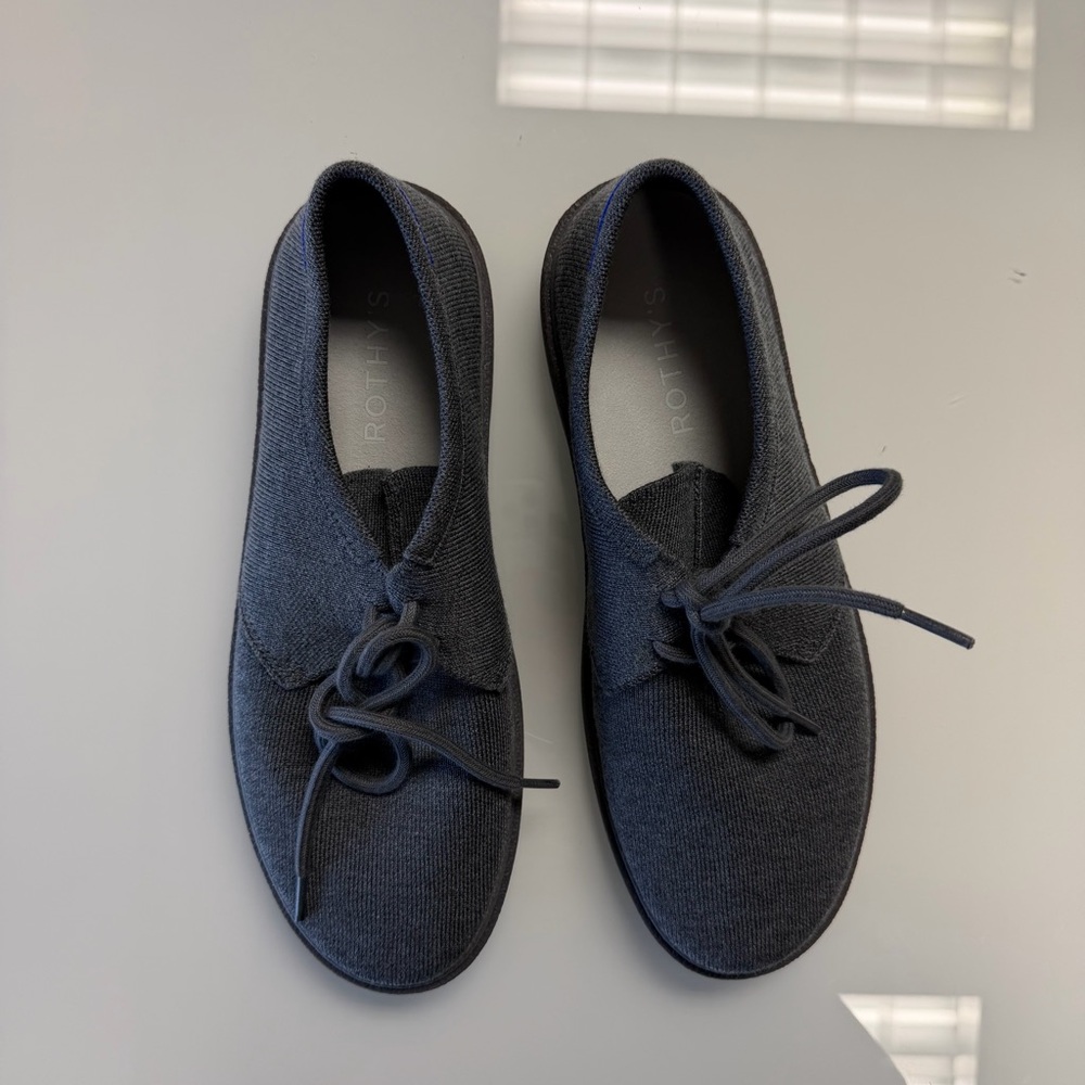 Rothy’s Men’s Gray Oxford Shoes with Breathable Knit Upper and Lace-Up Design